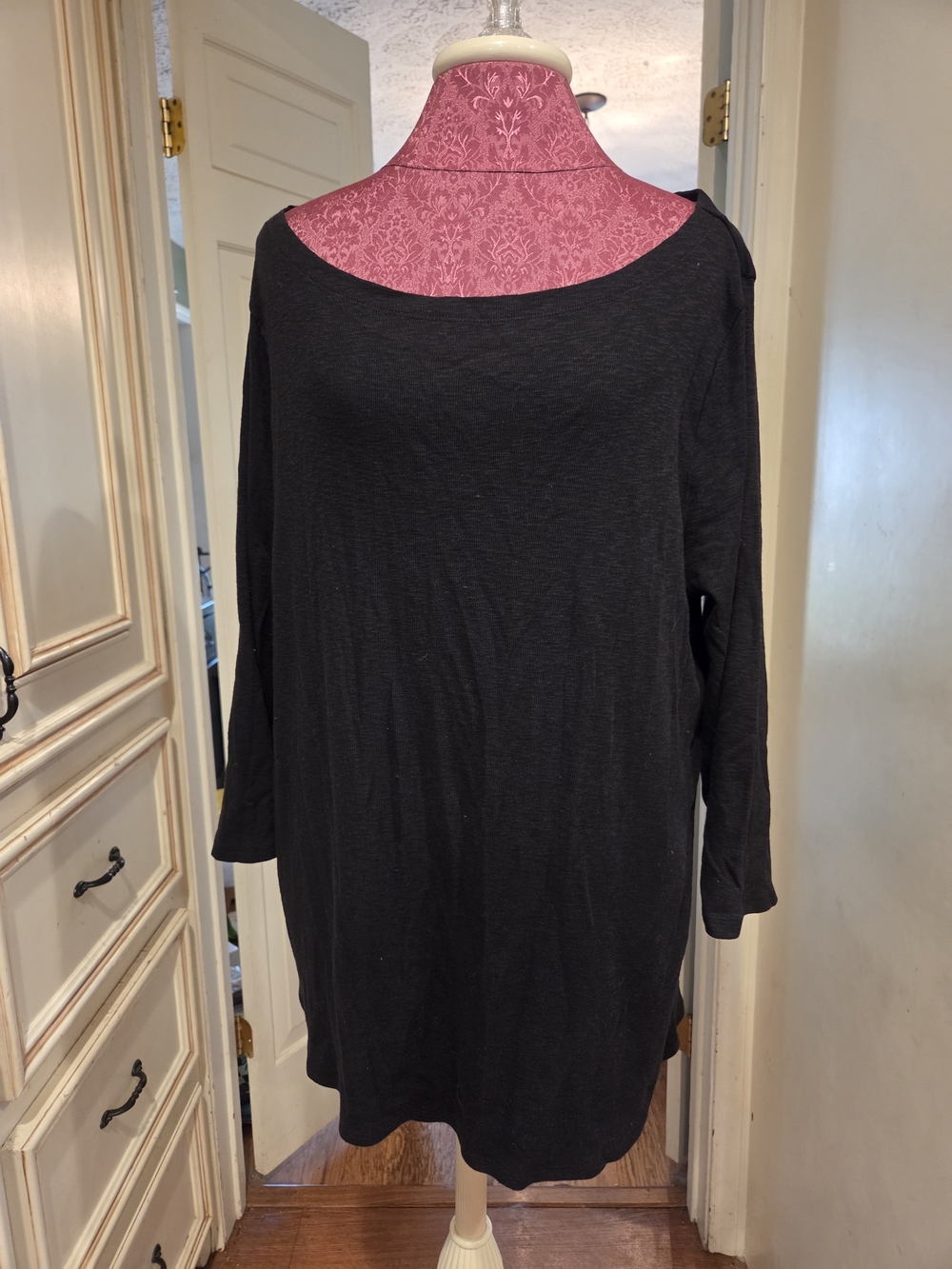 Time and Tru Black Long-Sleeve Tunic Top